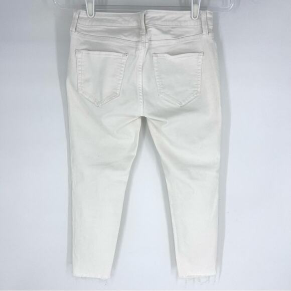 a.n.a Distressed White Skinny Ankle Jeans Size 2 - Picture 4 of 9